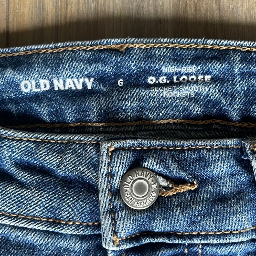 Old Navy Loose Fit Jeans - Picture 4 of 7